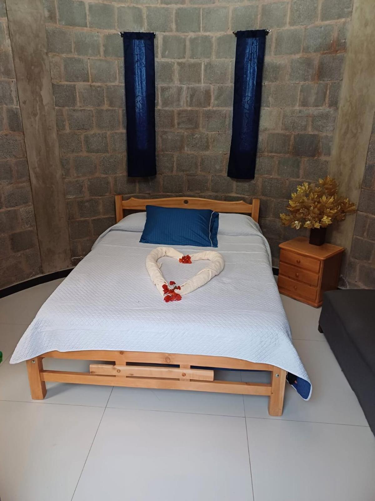 Hotel Castillo Roma 모니키라 외부 사진